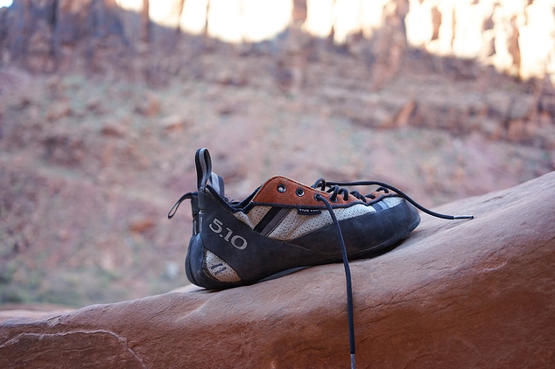 how to stretch your climbing shoes tips